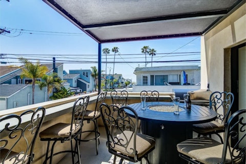 Set the table ready for an alfresco brunch