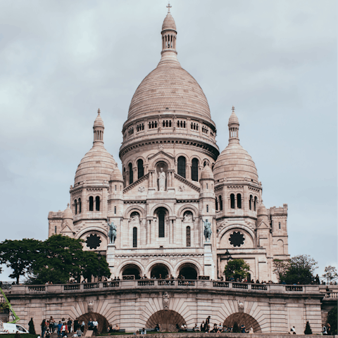 Walk to the Sacré-Cœur within twenty minutes