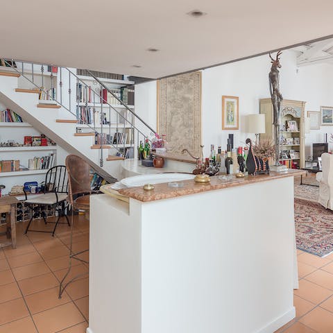 Fix up drinks in your very own bar