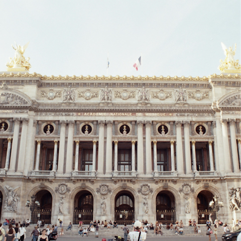 Stay in the heart of Paris, ten minutes from the Palais Garnier