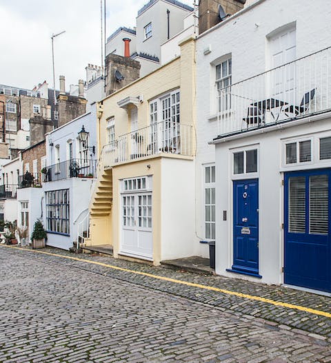 The pretty & quiet private mews