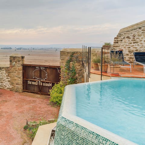 Plunge into the hexagonal overflow pool and look out over the endless landscape