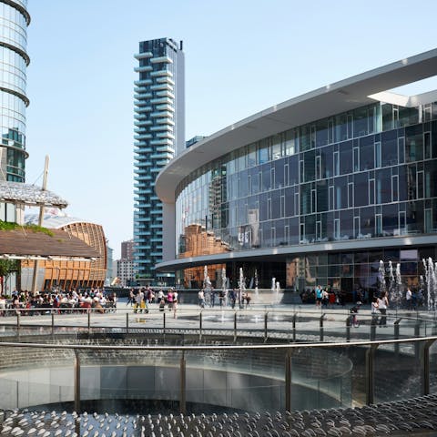Discover modern Milan at Piazza Gae Aulenti