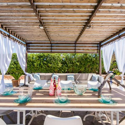 Gather together for a celebratory alfresco feast