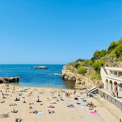 Stay in the heart of the beautiful city of Biarritz, with a sandy beach on your doorstep