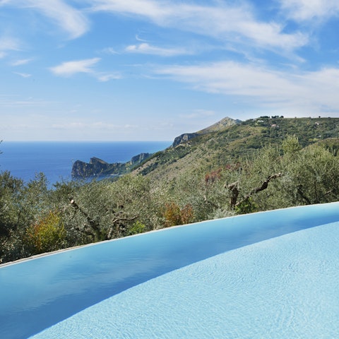 Cool down in the infinity pool