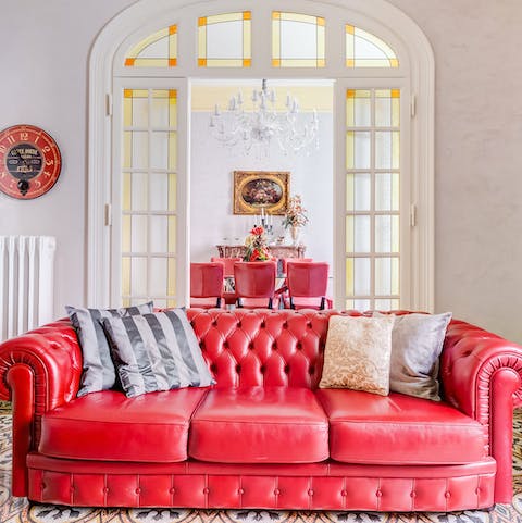 The grandiose décor