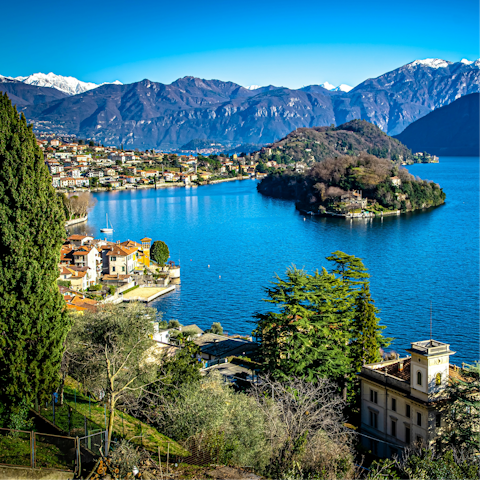 Admire beautiful Lake Como – just a few minutes' walk away
