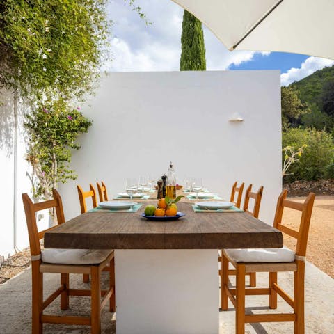 Savour the many alfresco dining options