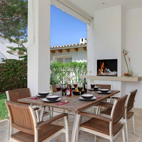 Set the table ahead of a tasty alfresco lunch hot off the barbecue