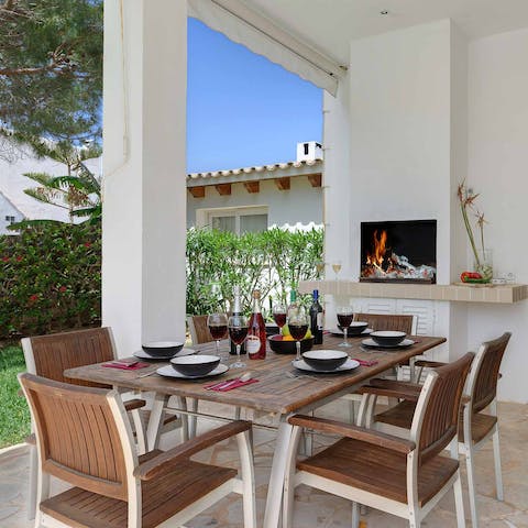 Set the table ahead of a tasty alfresco lunch hot off the barbecue