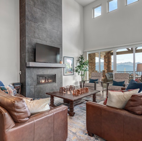 Light the fire and savour cosy family gatherings at home