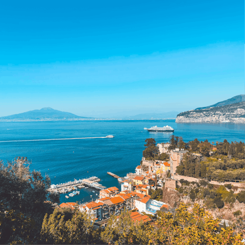 Stroll to the centre of Sorrento, twenty minutes away