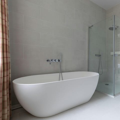 Enjoy a relaxing soak in the tub after a busy day exploring London