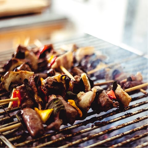 Sample famous Tennessee barbecue