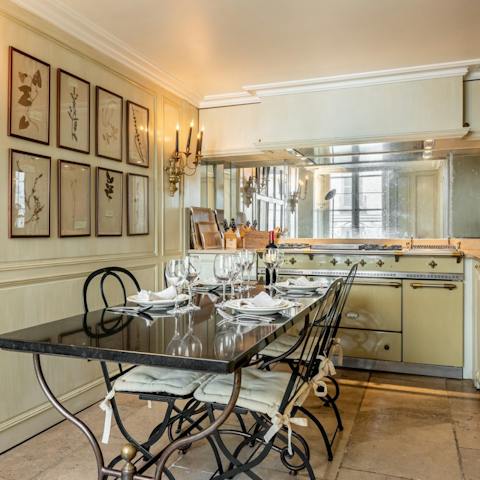 Plan your Parisian outings over breakfast in the contemporary kitchen