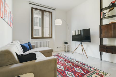 Relax in this chic, comfortable apartment between sightseeing