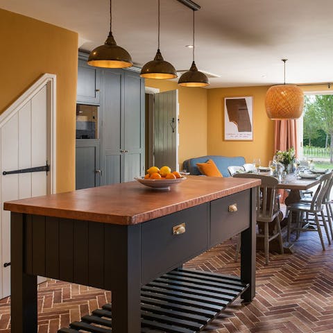Cook together in the show-stopping kitchen and diner