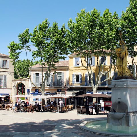 Find a sunny spot in the charming town square – just six minutes away
