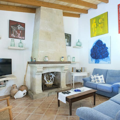 Snuggle up for a cosy night of movies in the charming living room