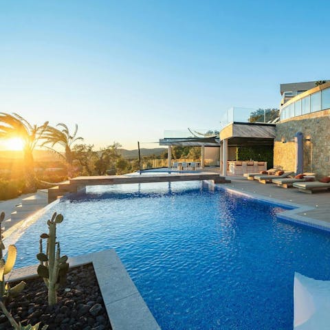Cool off in the pool, with breathtaking views over the ocean