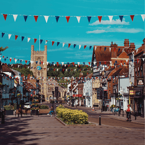 Stay in the market town of Henley-on-Thames – renowned for its independent shops and quintessentially English pubs