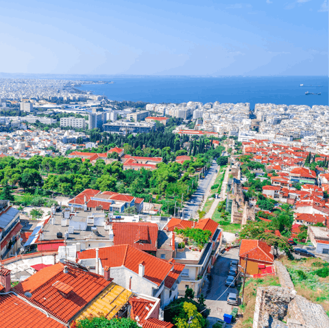 Explore the port city of Thessaloniki, home to ancient ruins and palaces