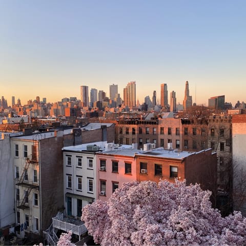 Fill your days with visits to the hottest galleries, restaurants and markets in surrounding Brooklyn