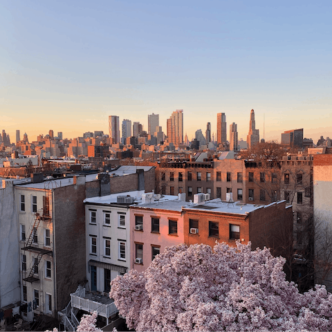 Fill your days with visits to the hottest galleries, restaurants and markets in surrounding Brooklyn