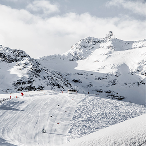 Feel the thrill of skiing down the slopes at La Clusaz