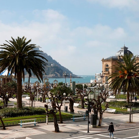 Admire the view of Alderdi-Eder Park