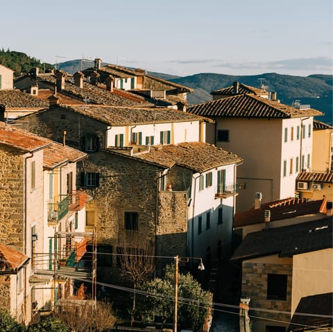 Drive through the Tuscan hills and into this elegant villa perched above the town of Cortona
