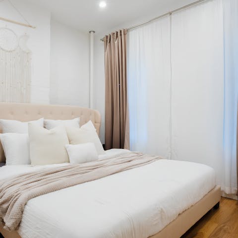 Wake up to a sunlit bedroom thanks to its floor-to-ceiling windows