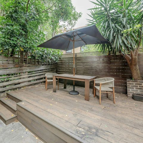 End the day with refreshing evening drinks in the garden