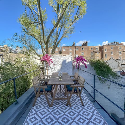 Find the perfect spot for drinks on the roof terrace