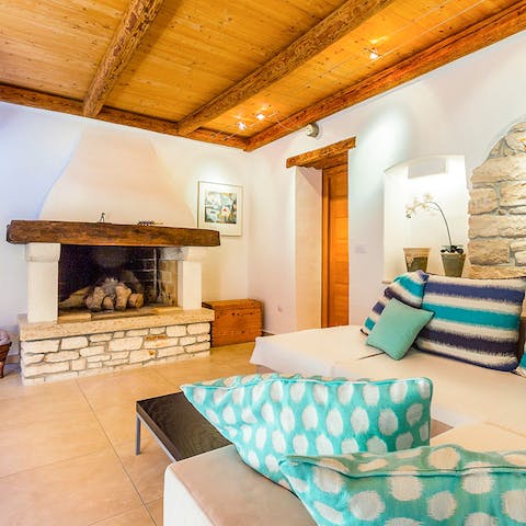 Gather by the fireplace for a cosy evening after a busy day and enjoy good company