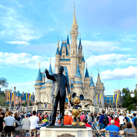 Spend your days in the happiest place on earth – Walt Disney World is thirteen minutes away