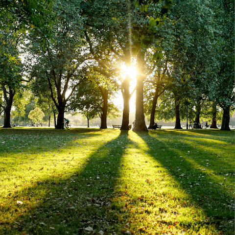 Pack a picnic and spend an afternoon in Hyde Park