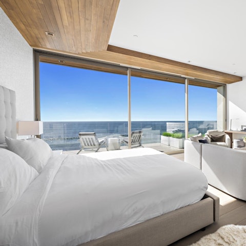 Wake up to Pacific views in the sprawling main suite