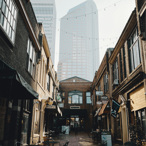 Explore Charlotte's city centre buzzing bars and restaurants
