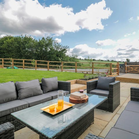 Serve your favourite afternoon drinks in the garden