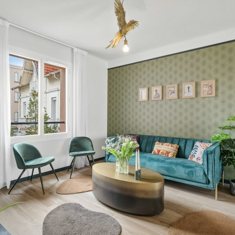 Relax in style in the retro-inspired living space