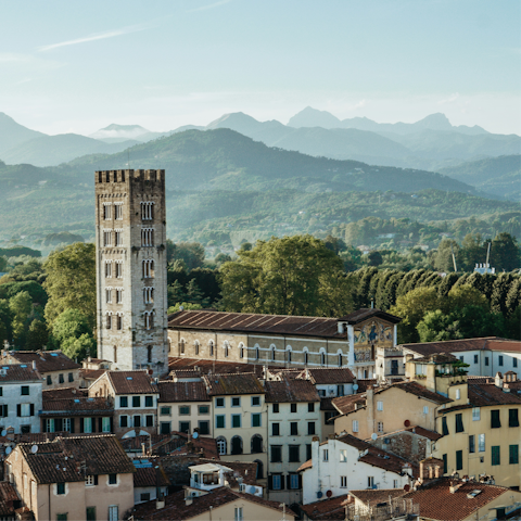 Discover the medieval city of Lucca, just 9 kilometres away
