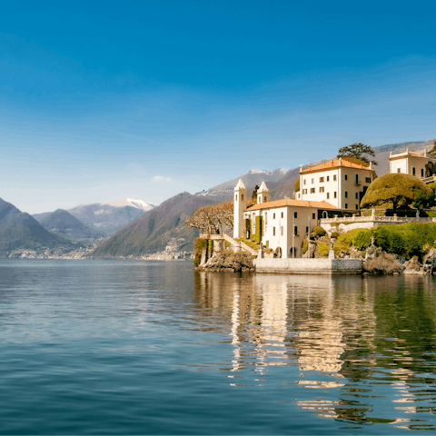 Take a tranquil boat tour of the Lake Como villas