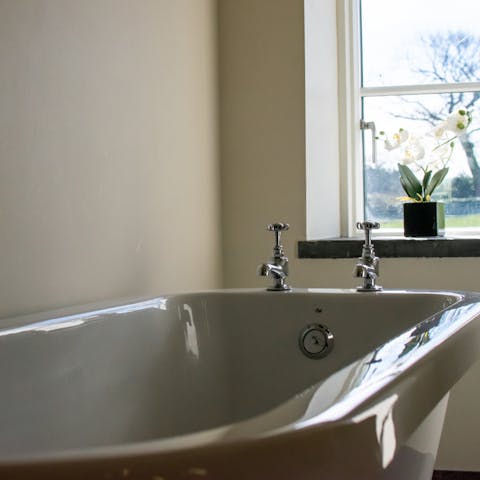 Take a relaxing soak in the swanky roll-top bathtub