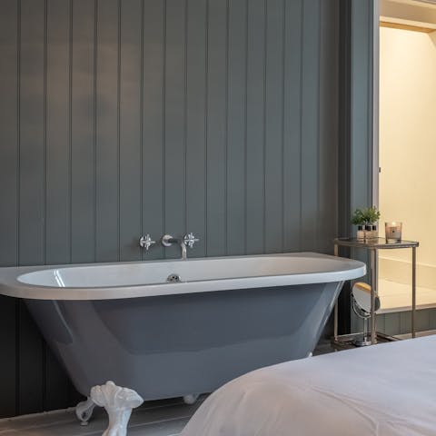 Soak in the bathtub after a day spent hiking or paddling along the coast