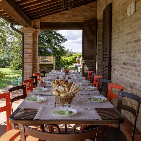 Gather for alfresco dinners in the scenic garden