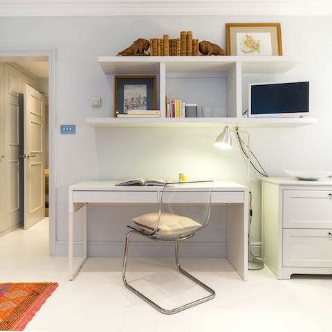 Stay on top of your work at the dedicated desk setup