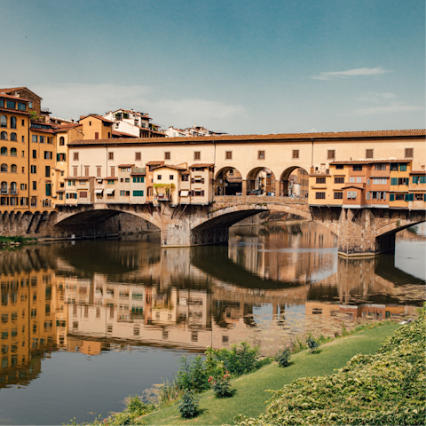 Take a scenic twenty-minute stroll along the river to the Ponte Vecchio