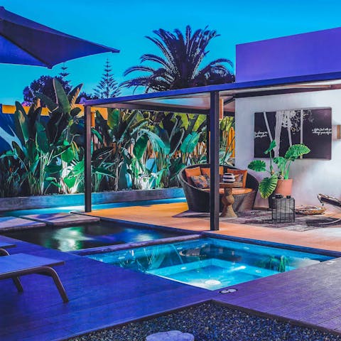 Choose between the sunken whirlpool or the wrap-around swimming pool